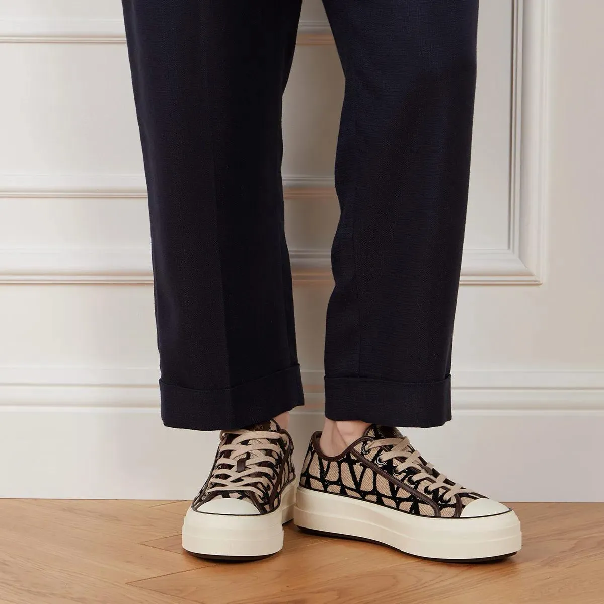   Valentino Garavani  Sneaker Toile Iconographe Naturale Nero  Plateau Sneaker 